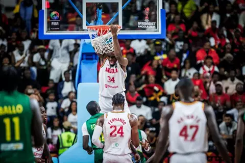 أسهل نهائي منذ 36 عاما.. أنجولا تتوج بالأفروباسكت على حساب مالي